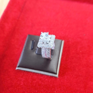 Nhẫn Kim Cương Halo Vuông Đa Tầng – Phong Cách Luxury Statement
