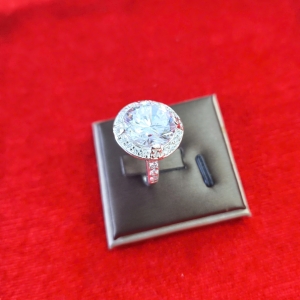 Nhẫn Halo Đá Chủ Lớn – Tỏa Sáng Nổi Bật