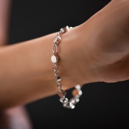 Bạc rất đẹp, đeo rất vừa tay, trang sức rất ok