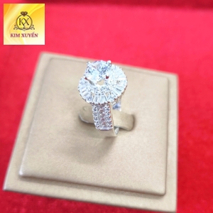 Nhẫn Kim Cương Halo Tròn Luxury – Đai Baguette Lấp Lánh