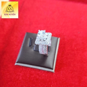 Nhẫn Kim Cương Halo Vuông Đa Tầng – Phong Cách Luxury Statement